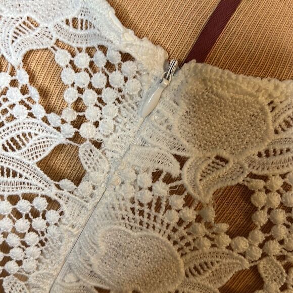 NWT Juliette Pleated a white Blouse with Lace Trim - Size Small - Picture 13 of 14